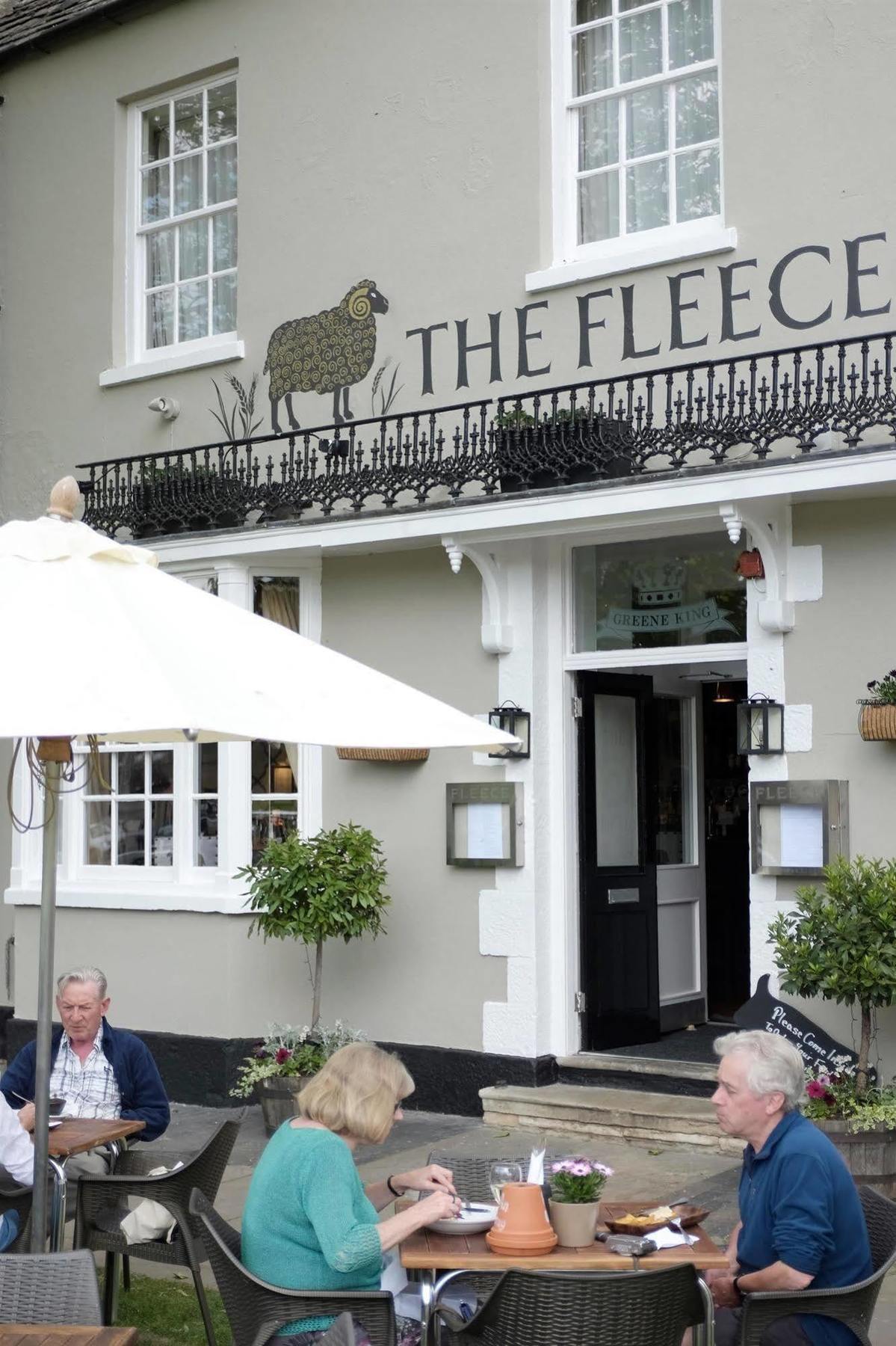 Отель The Fleece Уитни Экстерьер фото